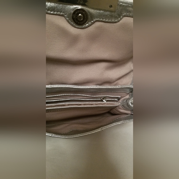 Ann Taylor Silver Leather Purse🖤 - Picture 6 of 9